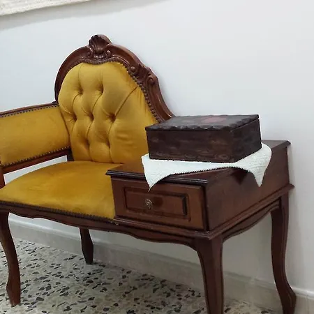 לינה וארוחת בוקר Santa Gilla 3*