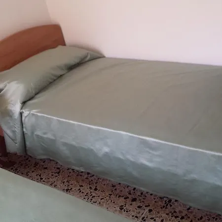 לינה וארוחת בוקר Santa Gilla