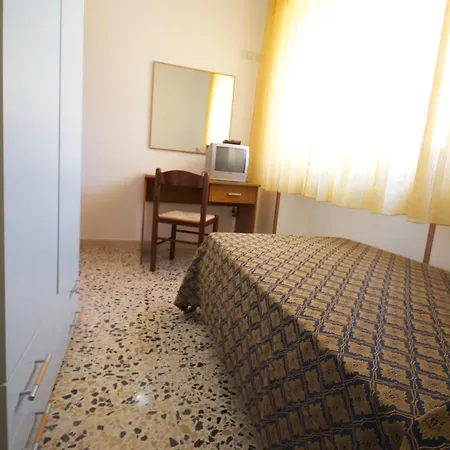 לינה וארוחת בוקר Santa Gilla 3*