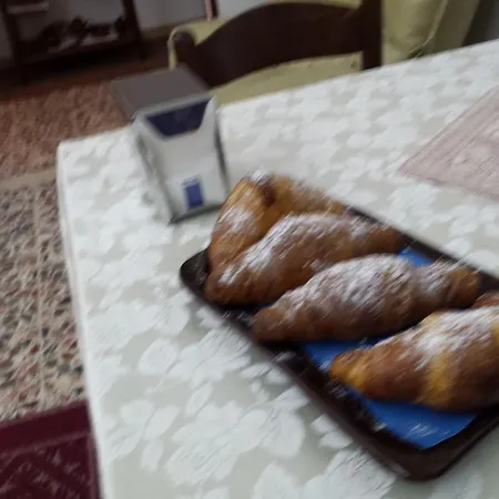 לינה וארוחת בוקר Santa Gilla 3*