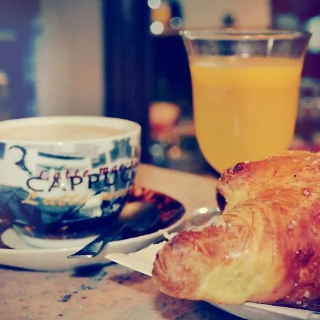 לינה וארוחת בוקר Santa Gilla 3*