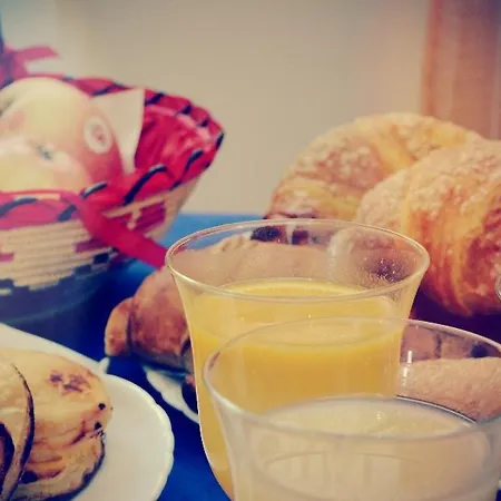 Santa Gilla לינה וארוחת בוקר 3*