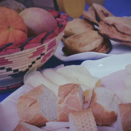 Santa Gilla לינה וארוחת בוקר 3*